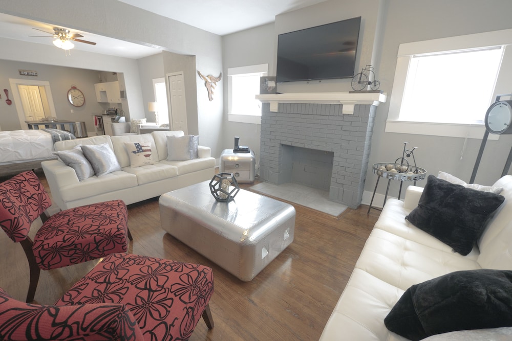 Laurel Pearl Sleeps 5 1Bd — 4-Star Luxury Hotel in San Antonio, United States