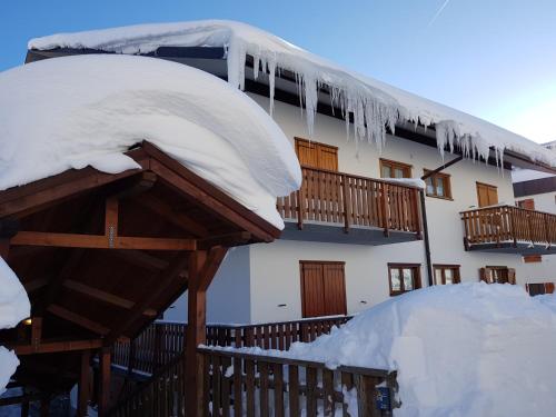 Apartment La Gleisa 3 — 4-Star Luxury Hotel in Sestriere, Italy