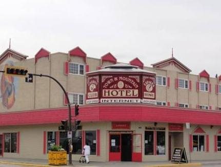 Town and Mountain Hotel in Whitehorse, Canada