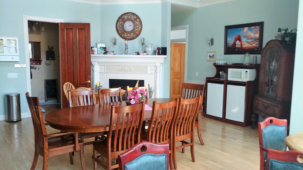 The Iron Gate Inn - photo 39