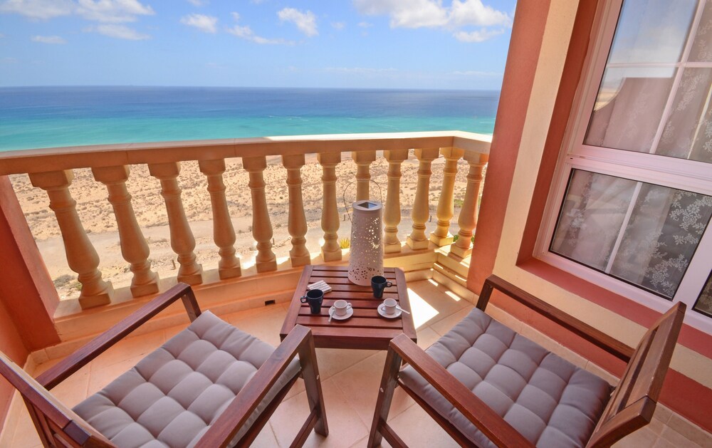 New & Modern Flat with Ocean View & Free Wifi Sotavento Beach Costa Calma - carbon neutral hotel in Pajara