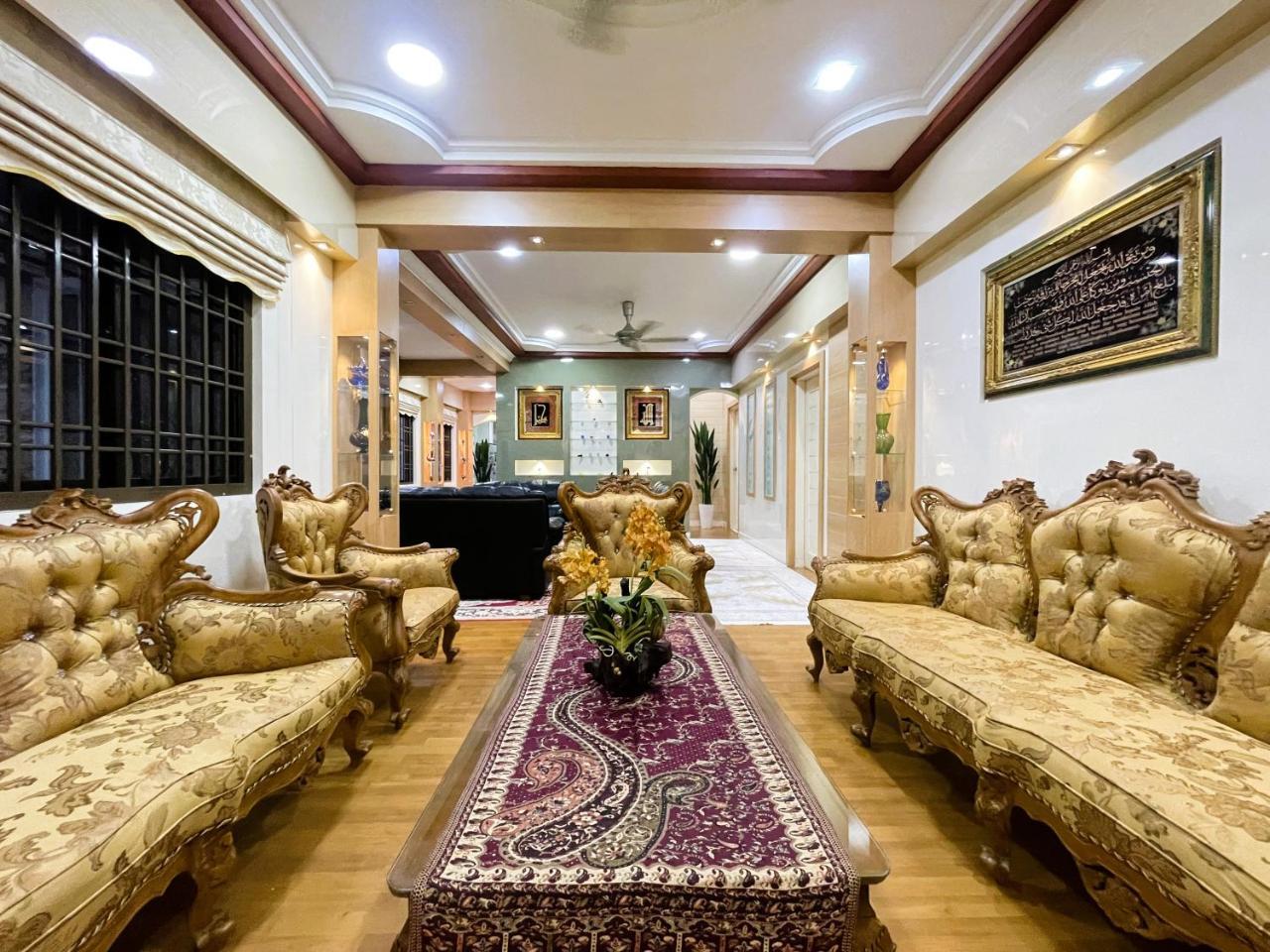 Homestay & Pool Laman Sri Aman Pontian — 4-Star Luxury Hotel in Pontian Kechil, Malaysia