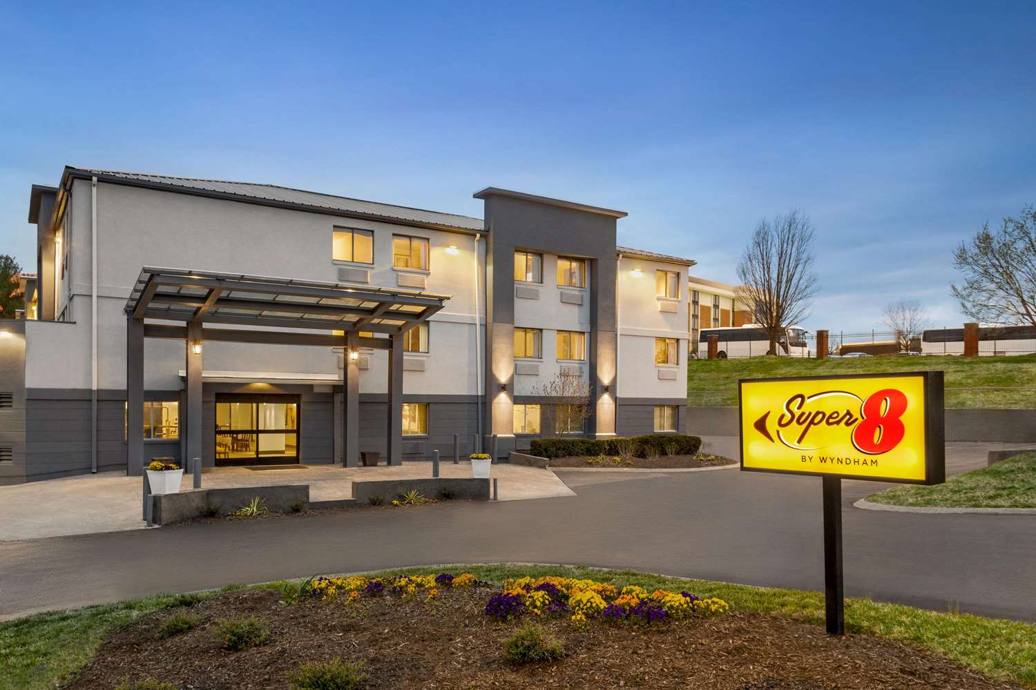 Super 8 by Wyndham Nashville Airport North - photo 23