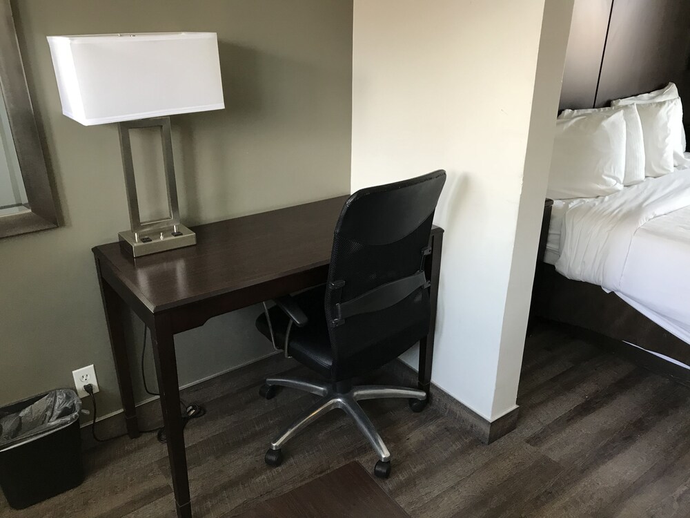 Hi View Inn & Suites - photo 8