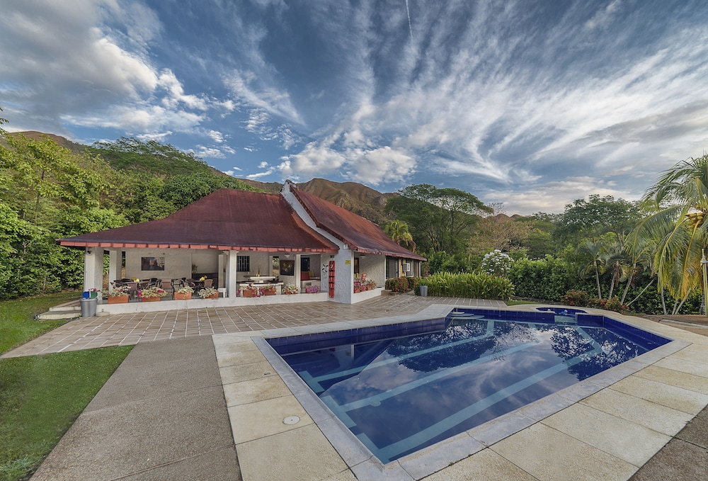 Hotel San Marcelino De Las Rosas — Prado