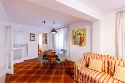 Parlamento Luxury Apartment — 4-Star Luxury Hotel in Rome, Italy