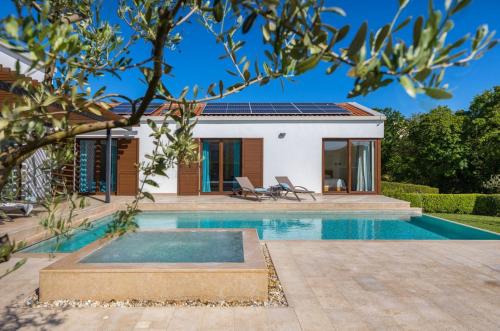Villa Luna Bianca — 4-Star Luxury Hotel in Sveti Petar U Sumi, Croatia