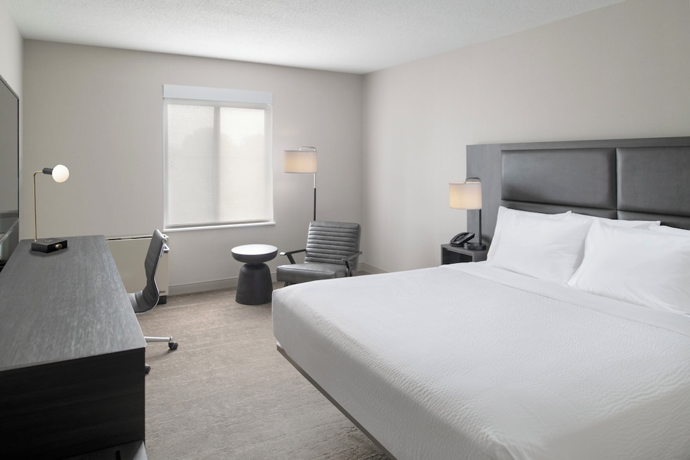 Holiday Inn Express South Burlington Downtown - photo 9
