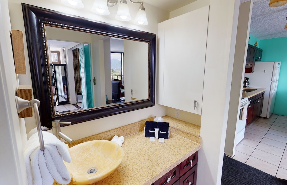 Waikiki Banyan High Level Condo with Private Lanai by Koko Resort Vacation Rentals - photo 71