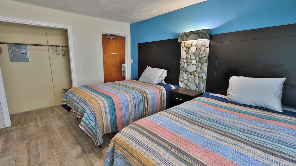 Driftwood Beach Motel - photo 63