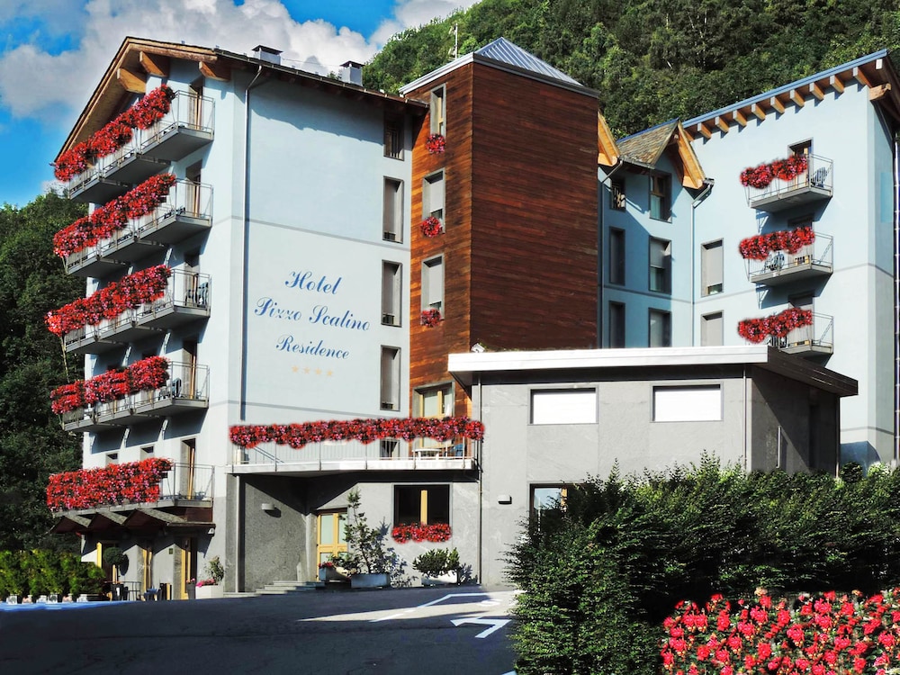 Residence Pizzo Scalino — 4-Star Luxury Hotel in Chiesa In Valmalenco, Italy