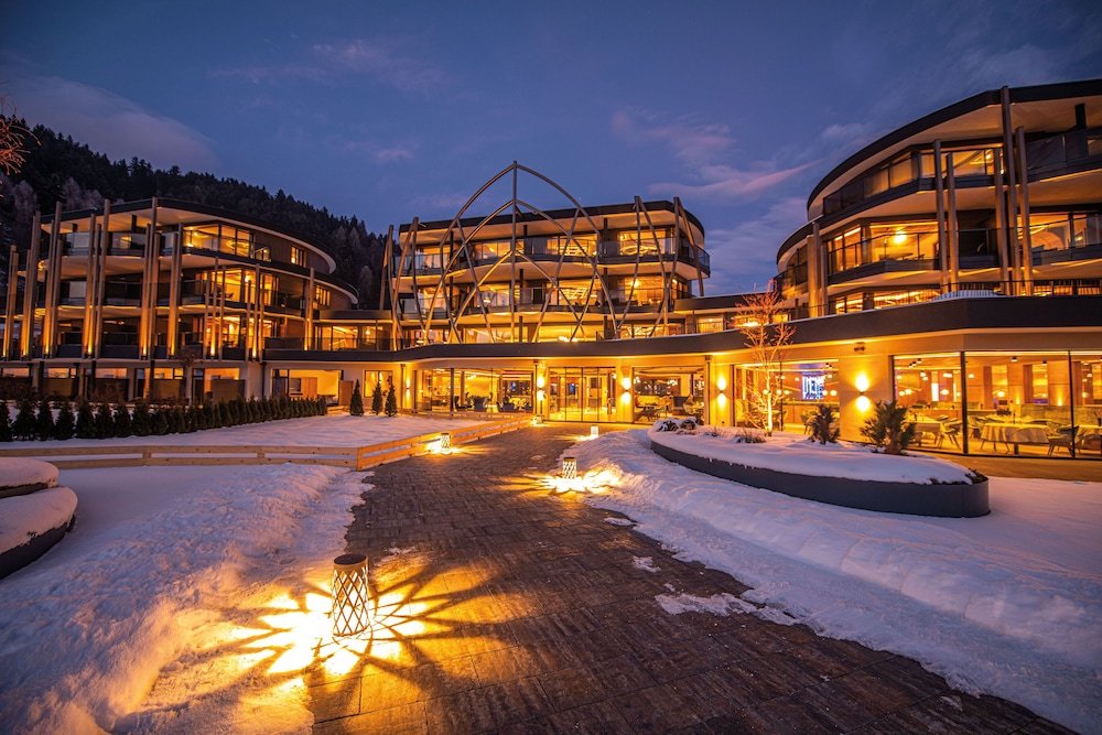 Kronhotel Leitgam luxury hotel for two - carbon neutral hotel in Chienes