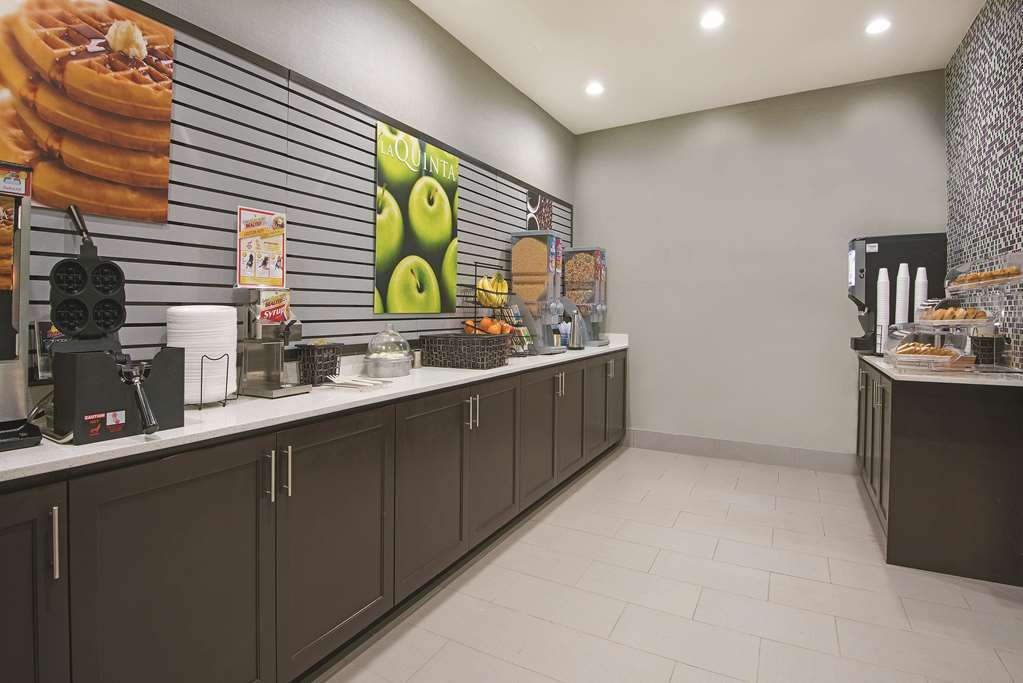 La Quinta Inn & Suites by Wyndham Fort Worth West I 30 - photo 21