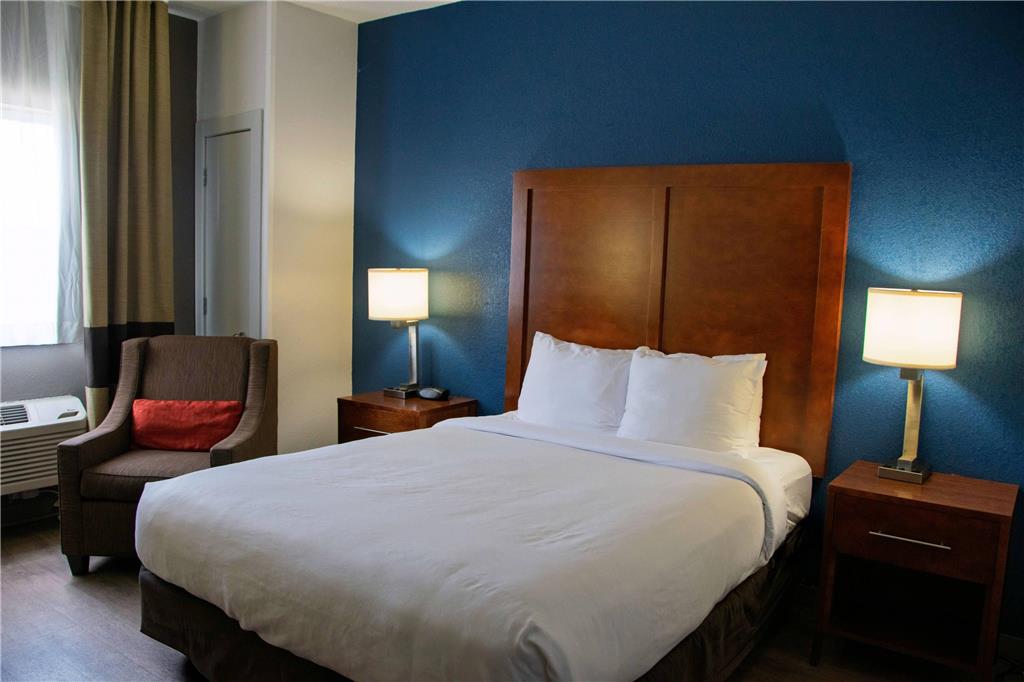 Comfort Inn & Suites Coralville Iowa City near Iowa River Landing - photo 23