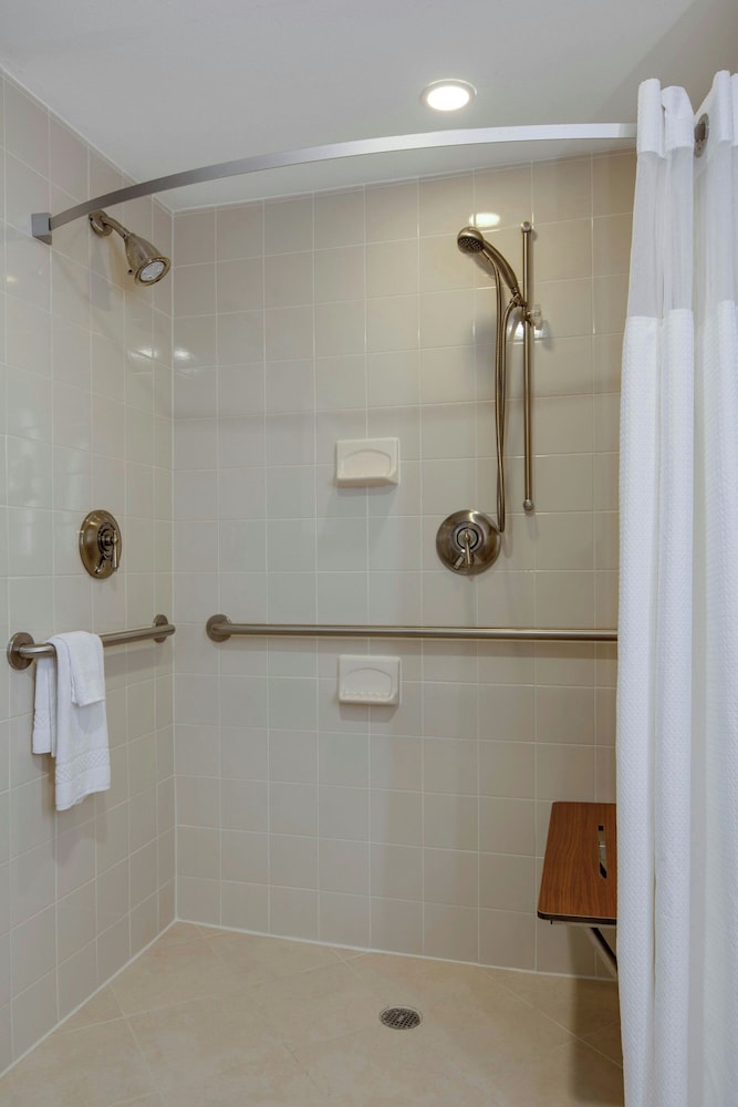 Courtyard by Marriott Boston Logan Airport - photo 23