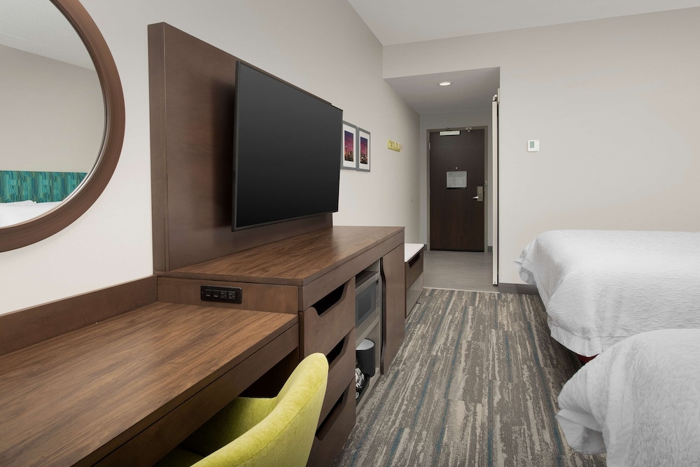 Hampton Inn & Suites Charlotte Airport Lake Pointe - photo 5