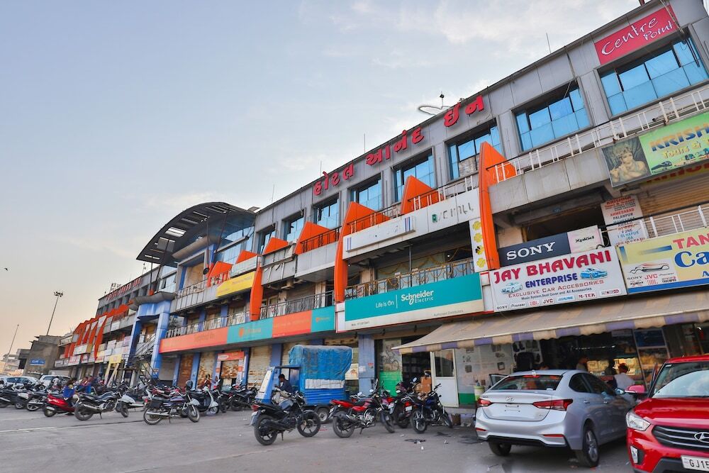 Oyo 24135 Hotel Anand Inn — hotel in Pardi