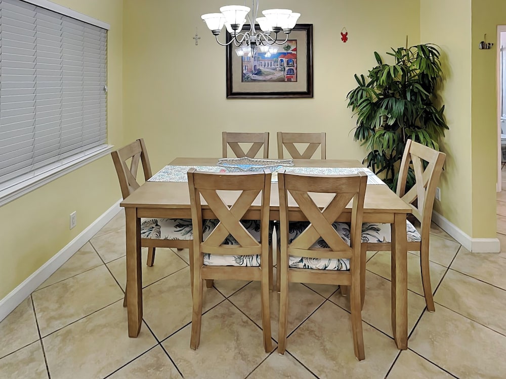 Barefoot Beach Resort B 201 by Distinctive Beach Rentals — hotel in Indian Shores