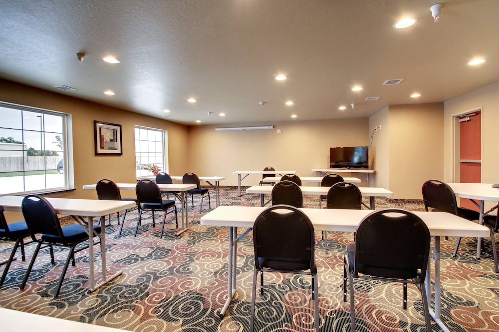 Cobblestone Inn & Suites Schuyler - photo 46