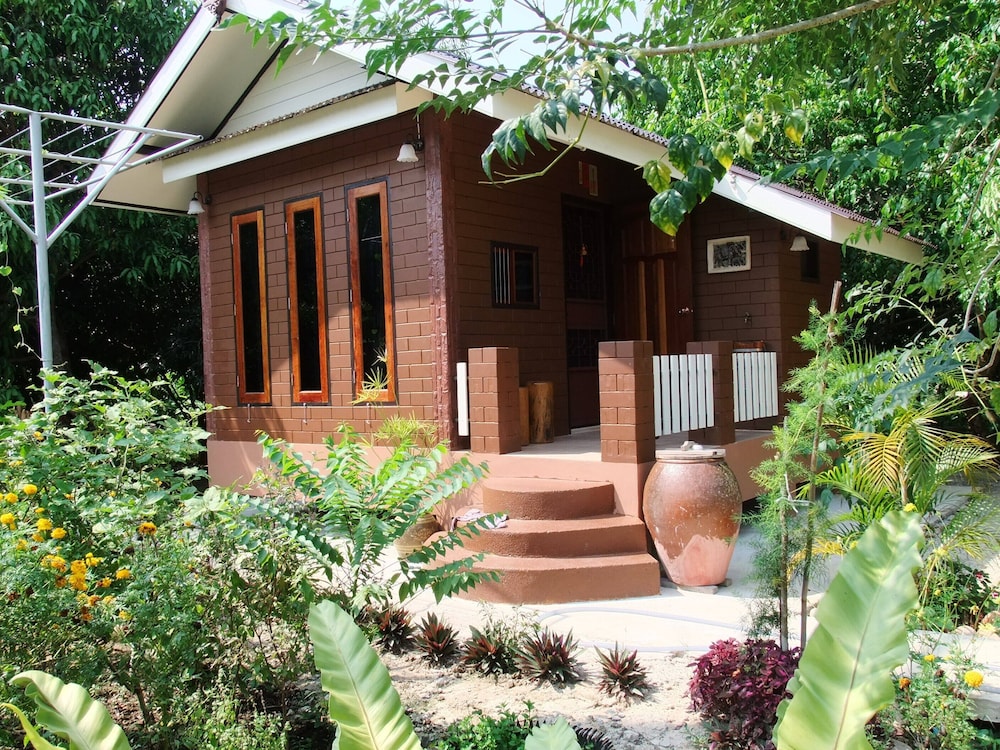 บ้านสวนบรรจงอักษร Bansuan Banjong Akkson in Klaeng, Thailand