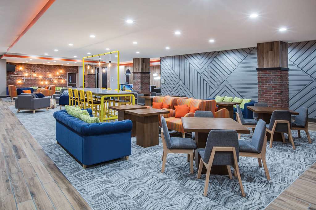 La Quinta Inn & Suites by Wyndham Owasso - photo 30