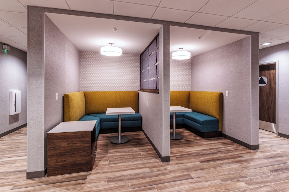 Hampton Inn & Suites by Hilton Bakersfield Central - photo 56