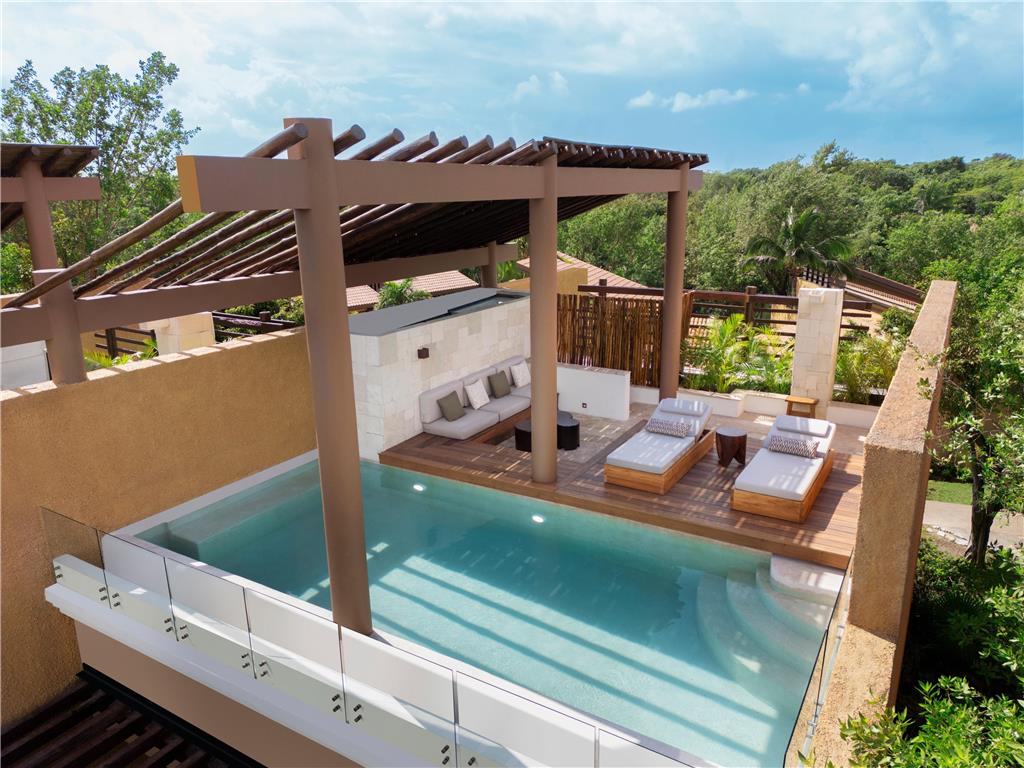 BTMXMY THREE BEDROOM FAMILY RESIDENCE TERRACE