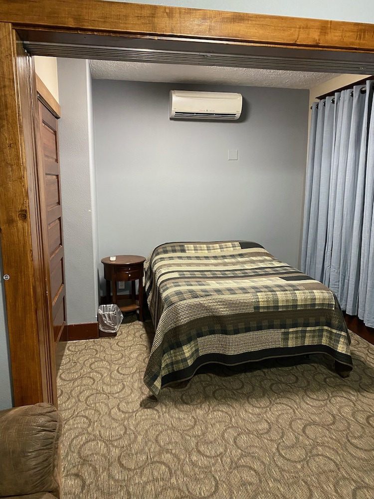 Burge Hotel - photo 6