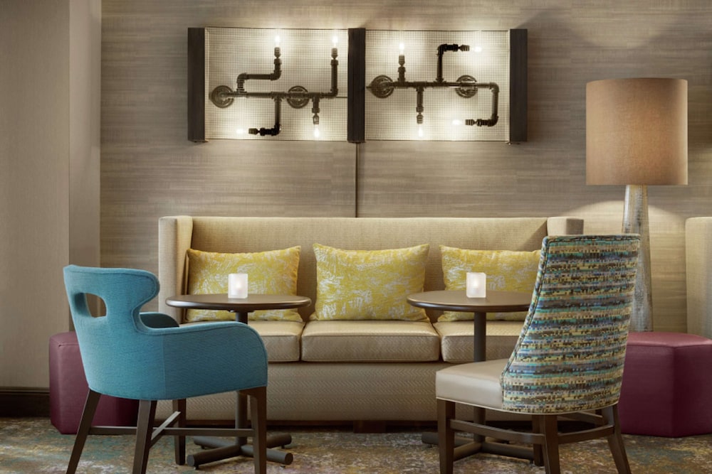 Hampton Inn & Suites Springdale - photo 4