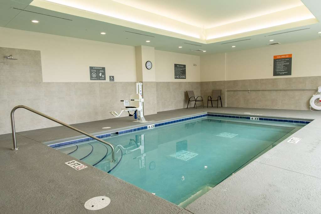 La Quinta Inn & Suite by Wyndham Lake City - photo 10