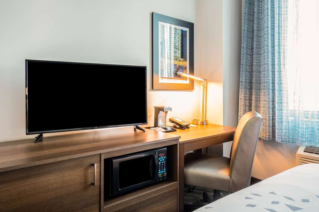 La Quinta Inn and Suites Long Island City - photo 15