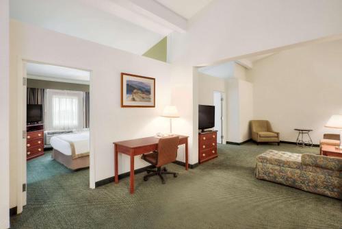 Hawthorn Suites by Wyndham Sacramento - photo 3