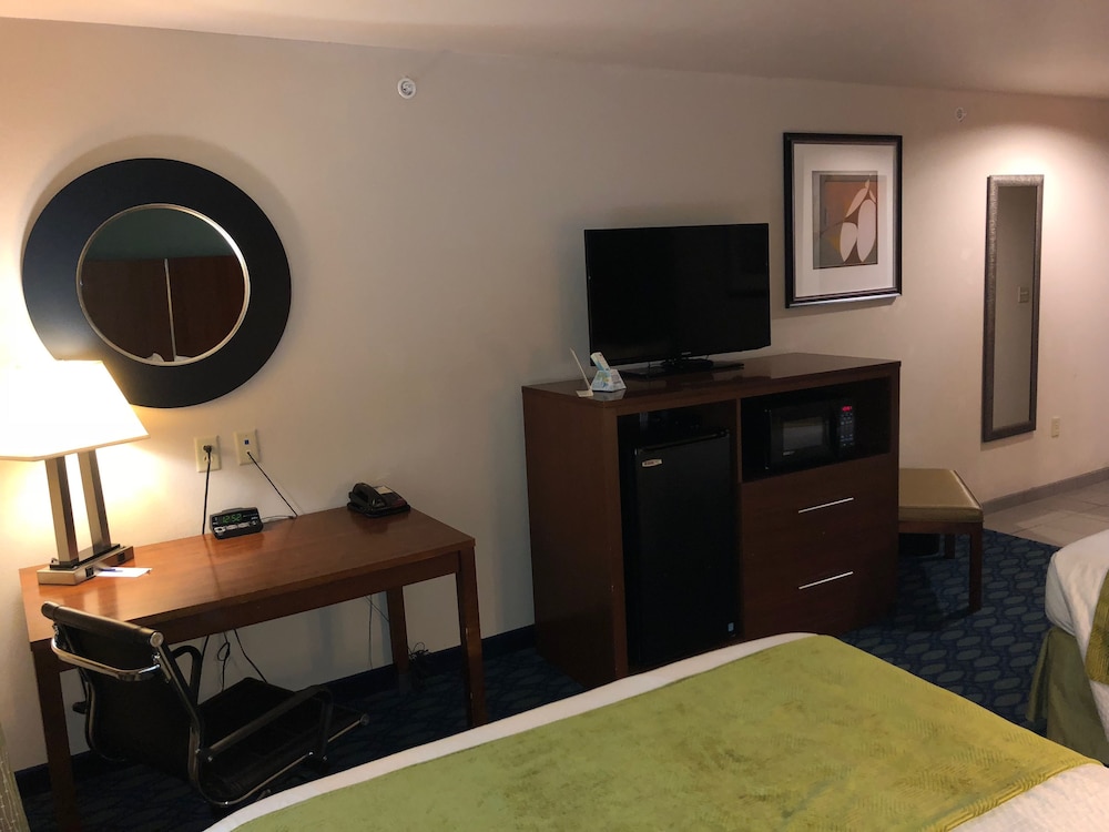 Country View Inn & Suites - photo 9