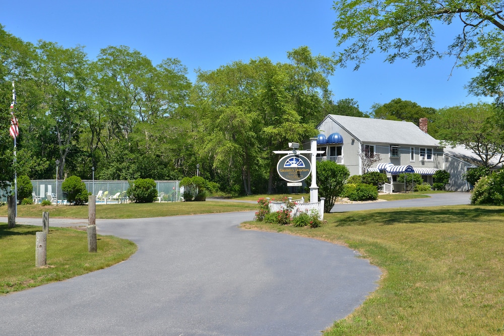 Captains Quarters Motel & Conference Center - photo 32