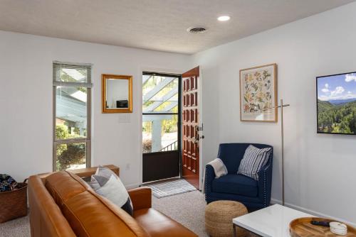 Hendo Hideaway Unit B 2bed 1 bath — 4-Star Luxury Hotel in Hendersonville, United States