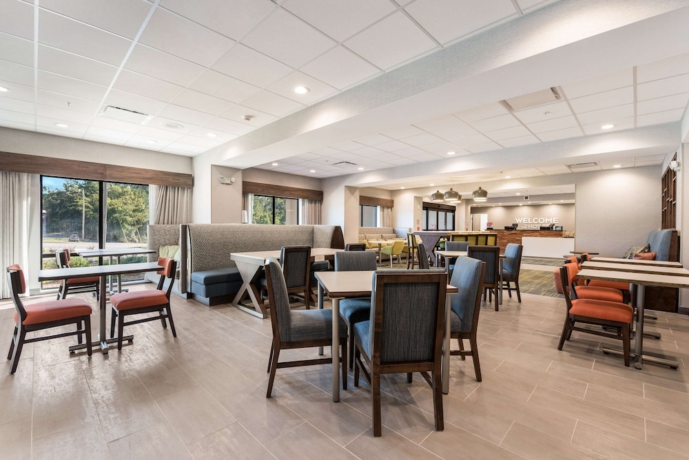 Hampton Inn Batesville - photo 24