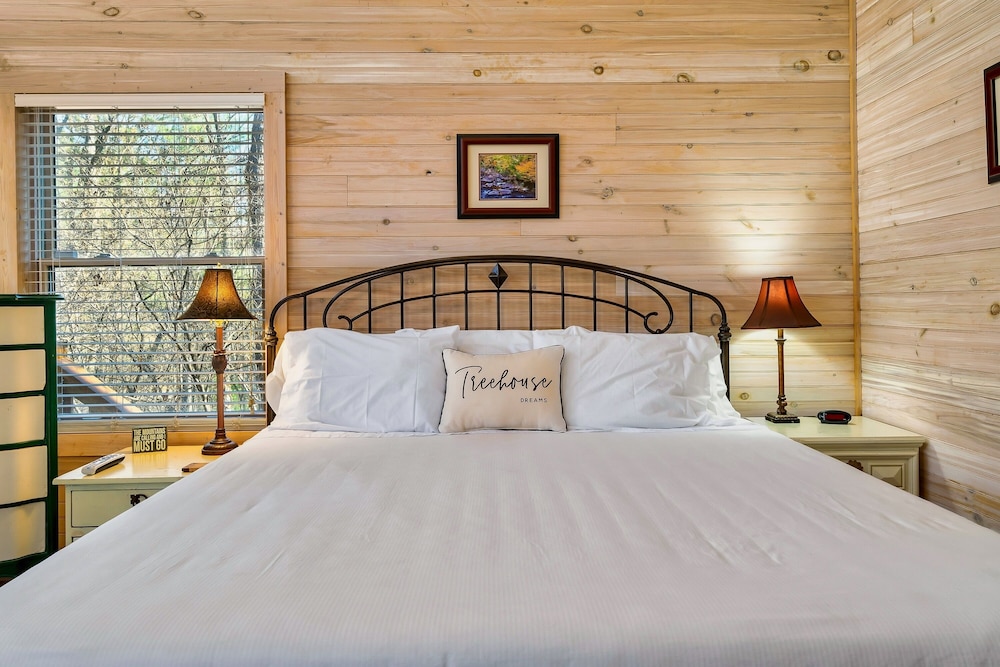 Rivers Edge Treehouses - photo 18