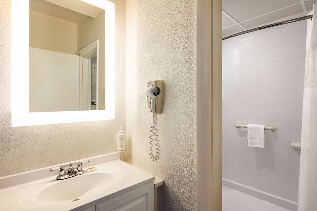Howard Johnson by Wyndham Ocean City Oceanfront - photo 41