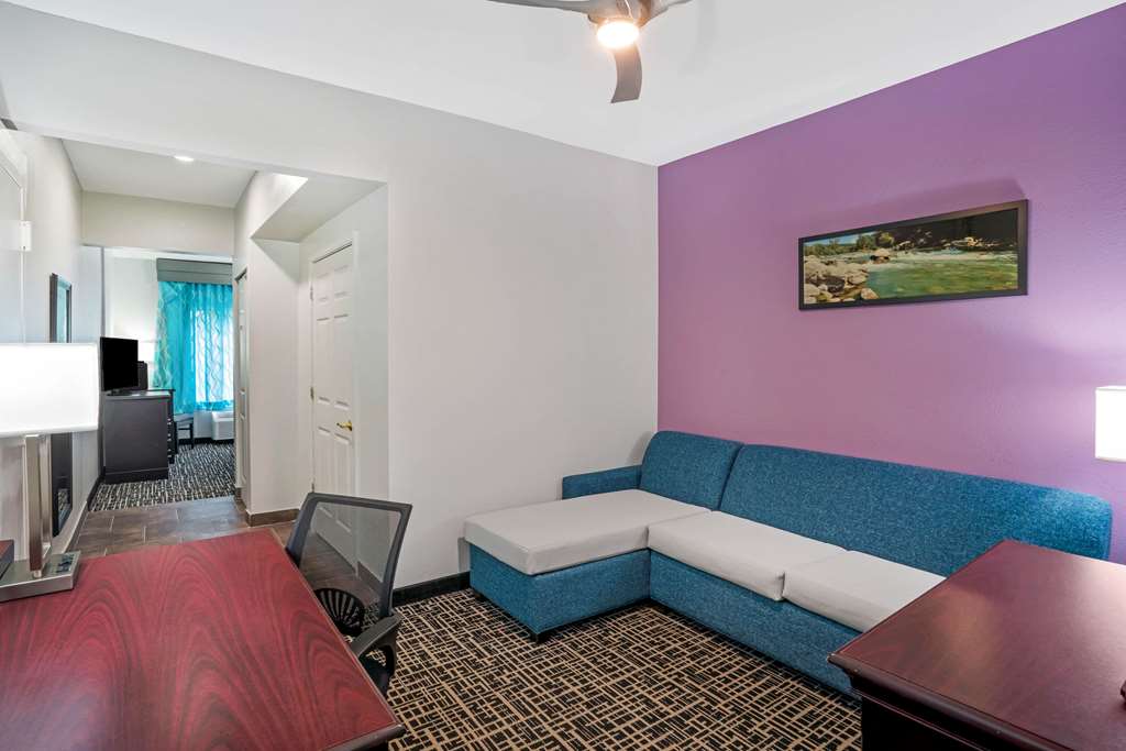 La Quinta Inn & Suites by Wyndham Cookeville - photo 10