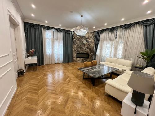 Danube View Apartment — 4-Star Luxury Hotel in Budapest, Hungary