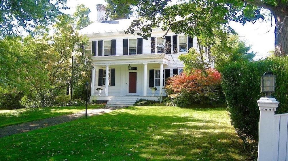 Millbrook Country House Bed & Breakfast — 4-Star Luxury Hotel in Millbrook, United States