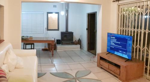 Milnerton Oak Lodge Home Away from Home