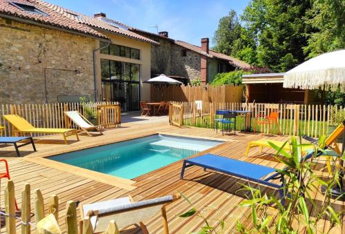 La Cle Des Champs - carbon neutral hotel in Saint-Victurnien