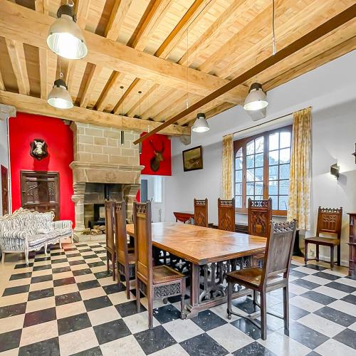 Demeure D'exception Dans Vaste Domaine — hotel in Quintin