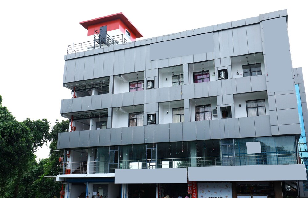 Oyo 6725 Palm Inn in Alwaye, India