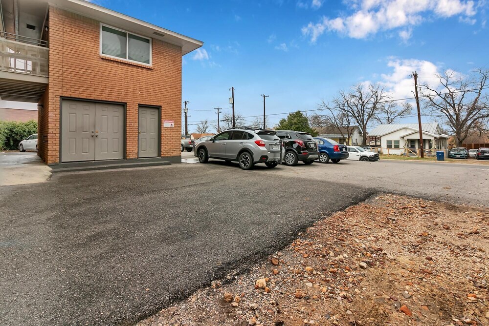 Upgraded Studio Monte Vista Neighborhood Parking and Bikes - photo 10