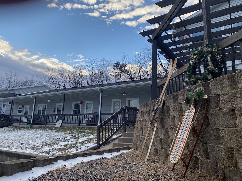 Little Bluff Inn - photo 29