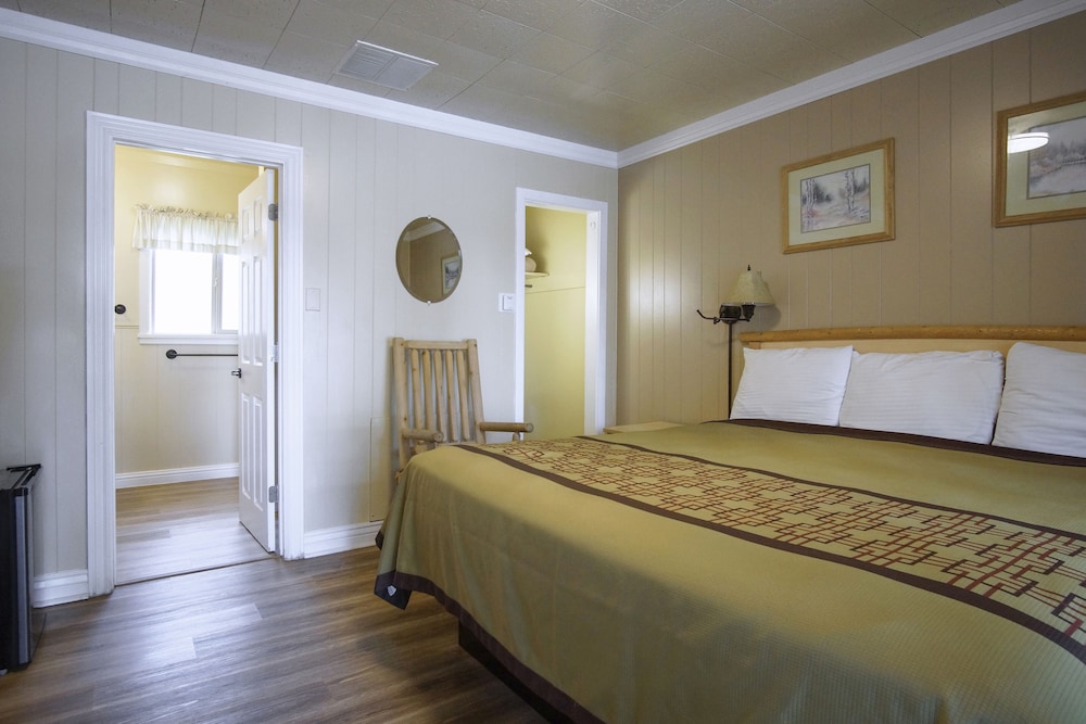 Green Gables Motel & Suites - photo 24