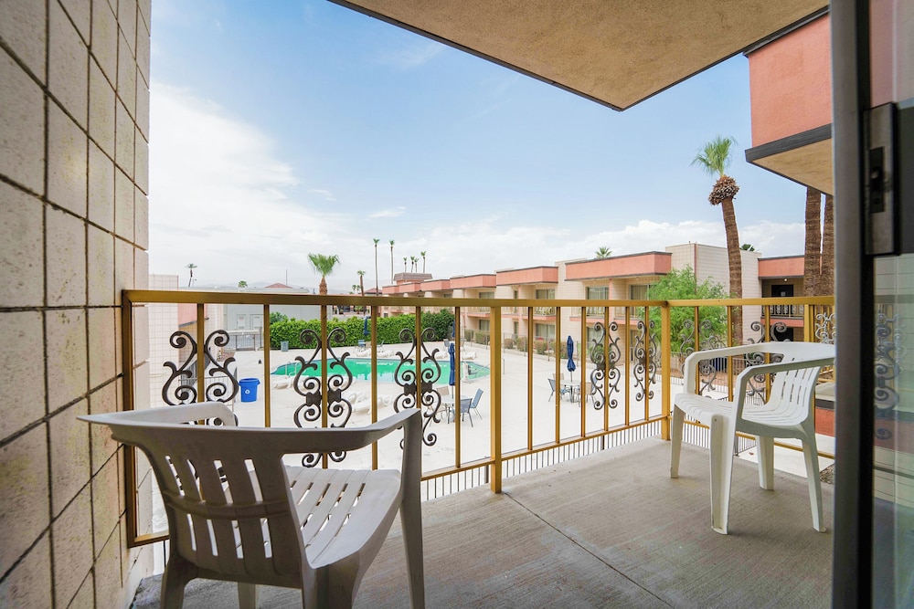 Royal Plaza Inn Indio - photo 48