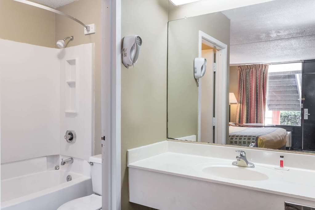 Travelodge by Wyndham Savannah Area Richmond Hill - photo 11